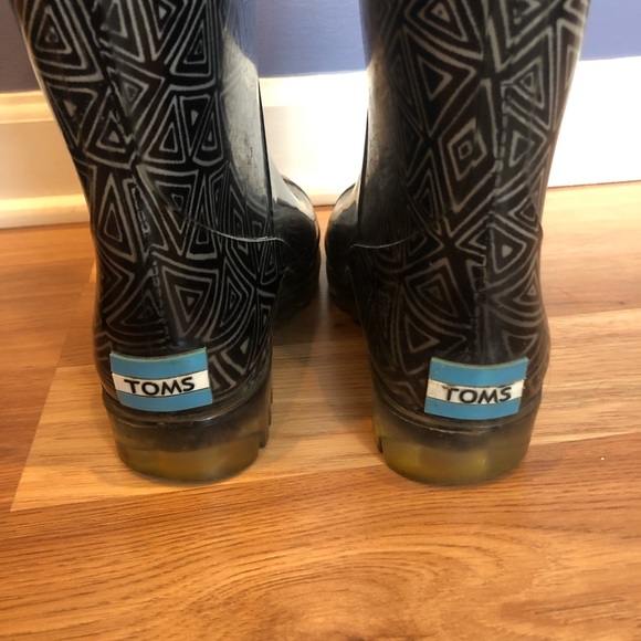 TOMS Cabril Rain Boots! 🖤🤍 - Picture 4 of 6